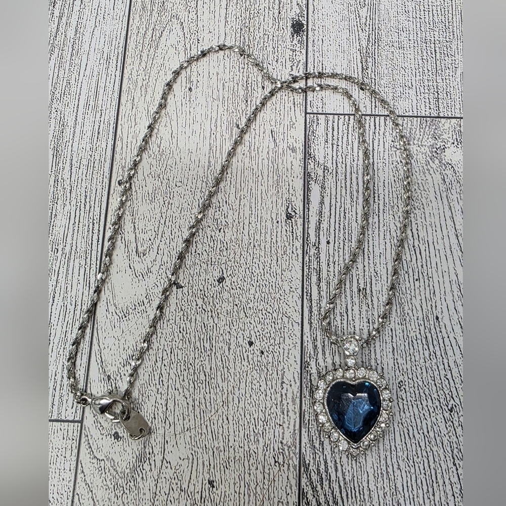 Elegant Silver Color Heart Pendant Necklace